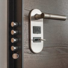 Come aprire la porta di casa senza chiavi